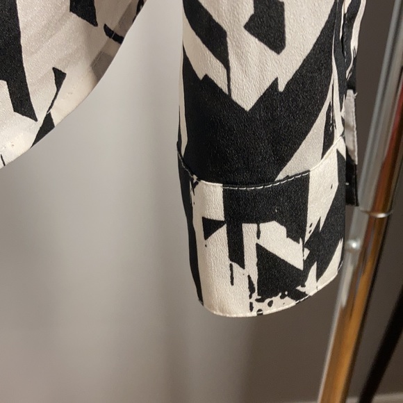 Calvin Klein Red to White Ombré Top - Picture 4 of 7